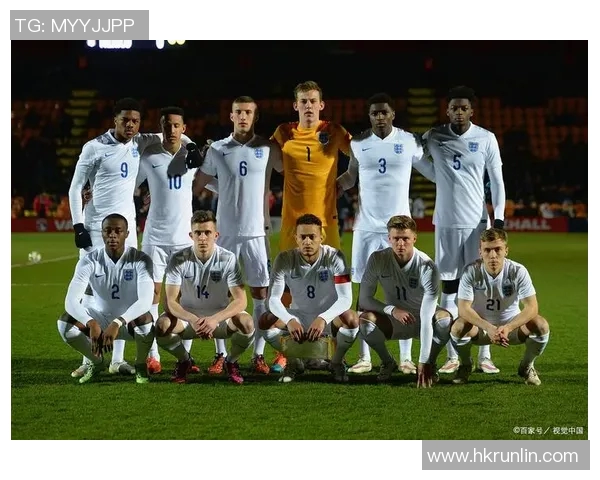 足球明星闪耀绿茵场上风采独具激情四溢展现无尽魅力与荣耀